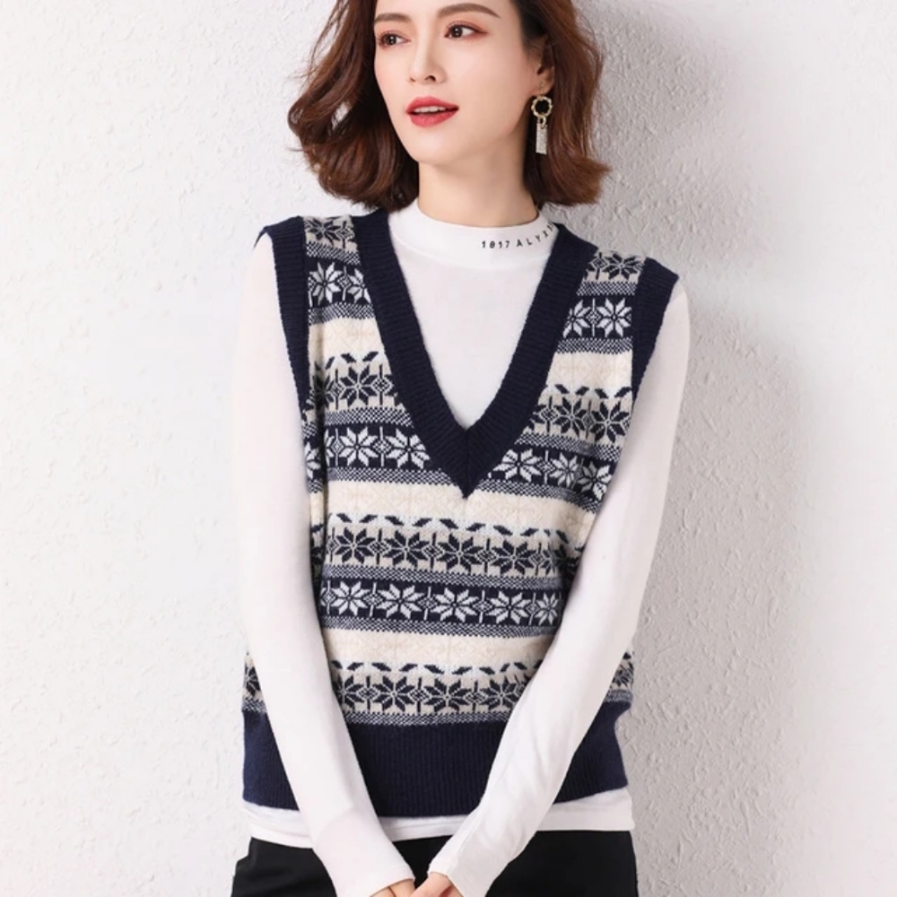 Size- M-L, knitted sweater navy blue - Picture 1 of 4